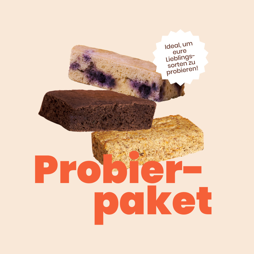 Probierpaket: Produktfoto – Zu sehen sind drei PureCakes Sorten, rechts oben ein Badge auf dem steht: Ideal, um alle Sorten einmal zu probieren!